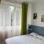 Vieille Tour Centre 酒店 *