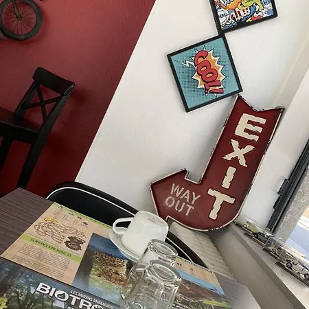 Vieille Tour Centre מלון