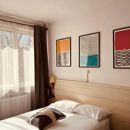 Vieille Tour Centre Szálloda *